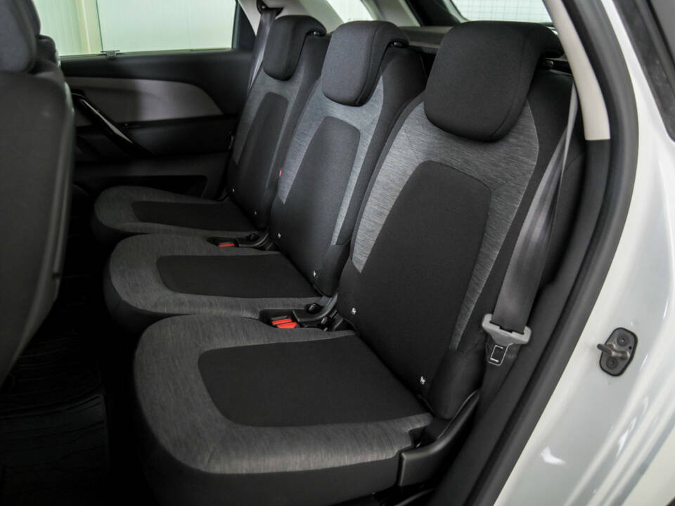 Image 39/50 of Citroën C4 Picasso 1.2 PureTech 130 (2017)