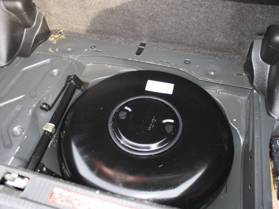 Bild 9/12 von Mercedes-Benz 190 E 2.0 (1984)