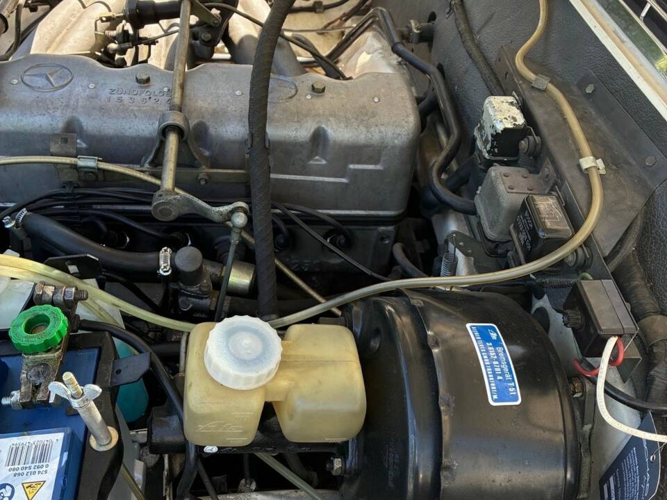 Image 16/19 of Mercedes-Benz 250 SE (1965)