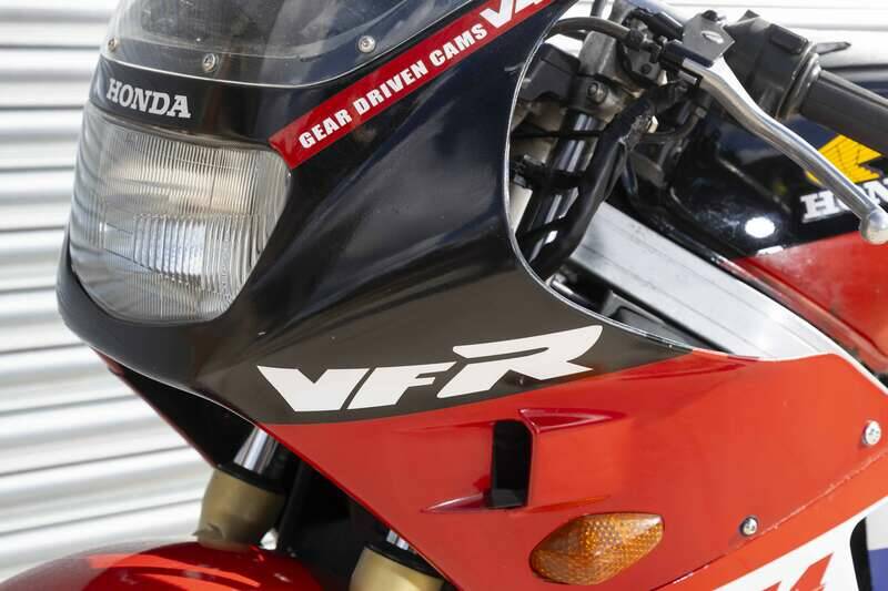 Bild 40/47 von Honda VFR 400 R (1988)