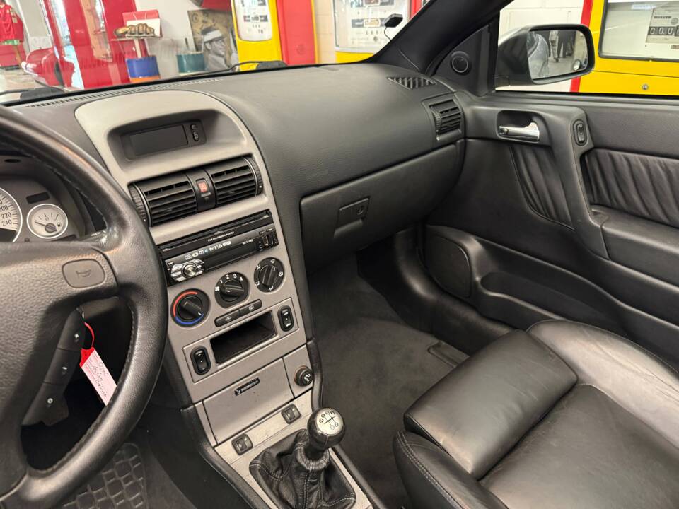 Bild 12/21 von Opel Astra 1.8 "90 Jahre Bertone" (2001)
