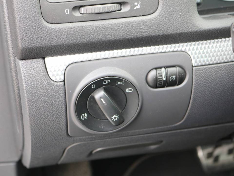 Immagine 26/45 di Volkswagen Golf V 3.2 R32 (2007)