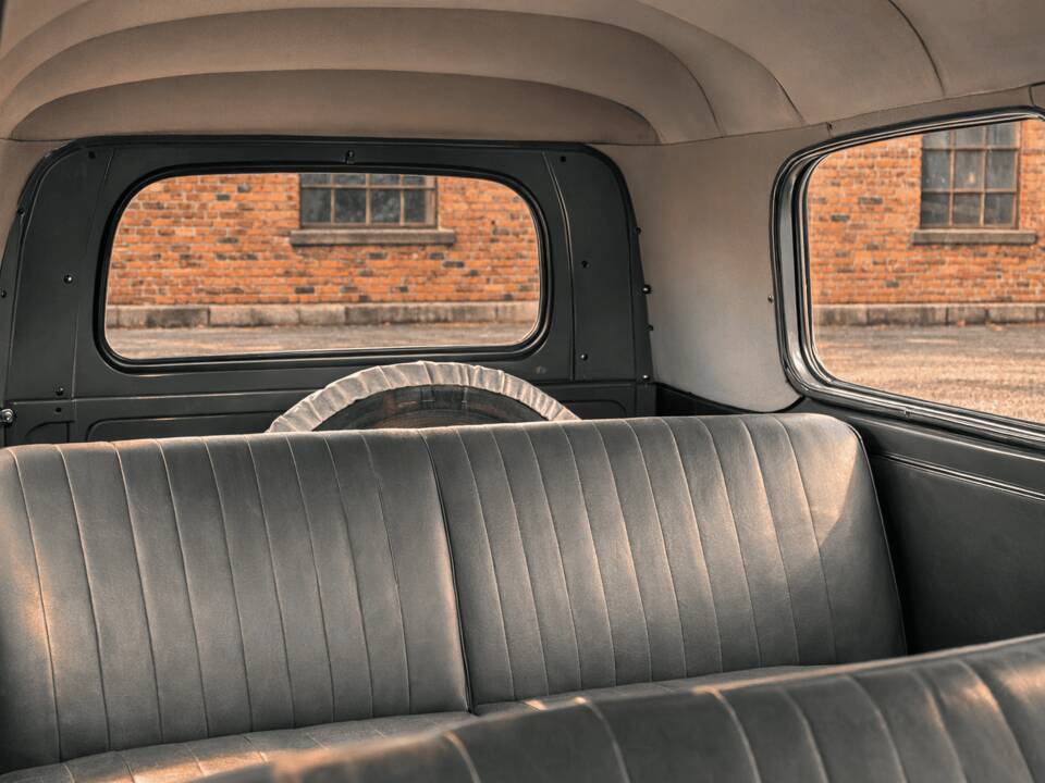 Image 5/28 de Peugeot 203 Familiale (1953)