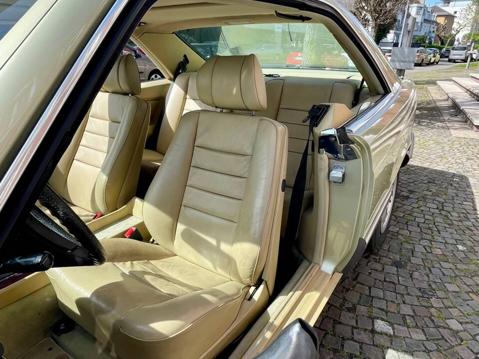 Bild 25/65 von Mercedes-Benz 380 SEC (1983)