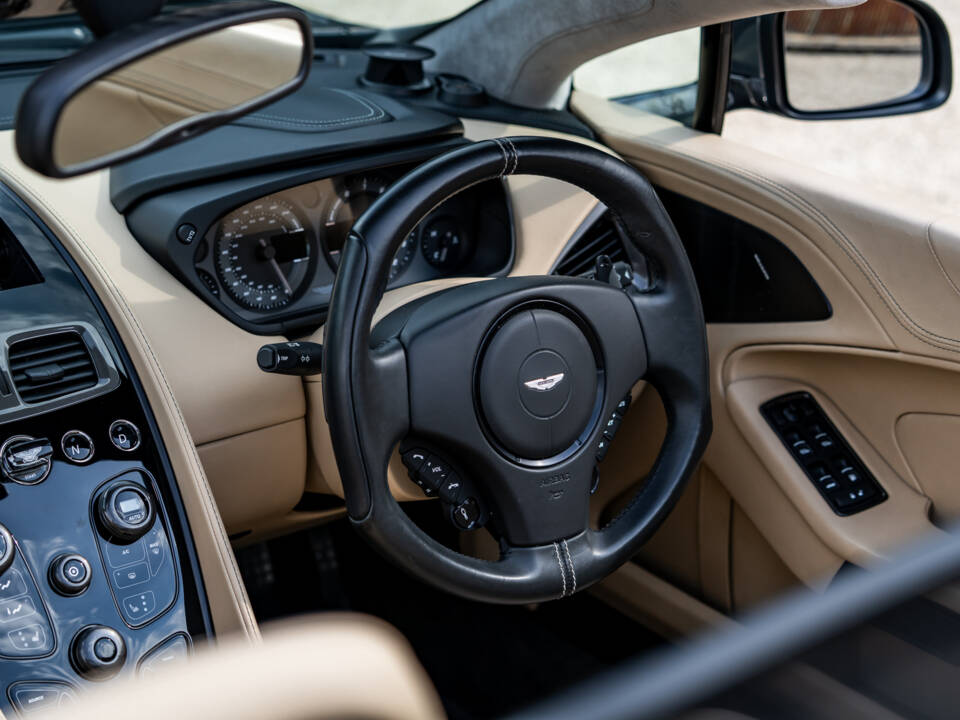 Image 19/35 of Aston Martin Vanquish (2017)