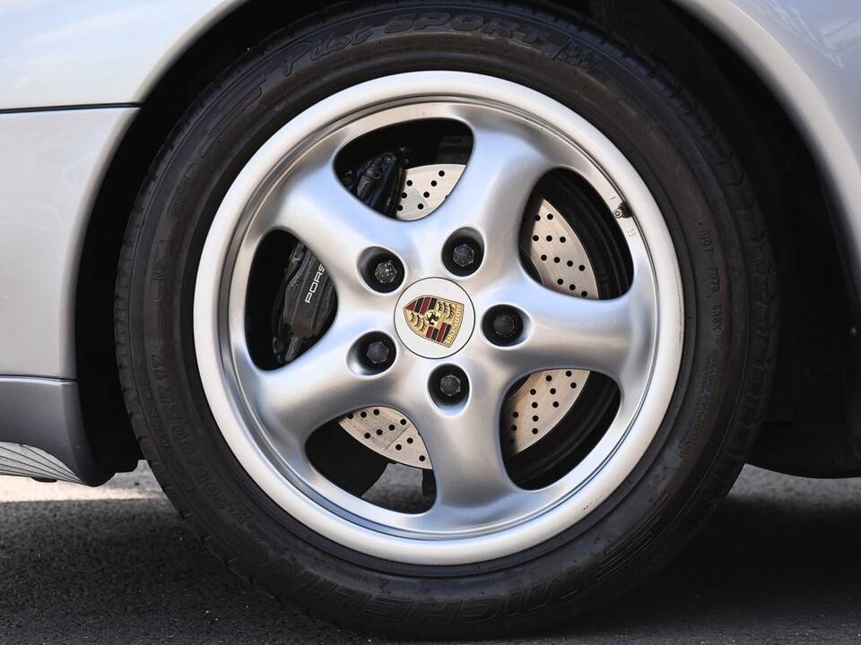 Immagine 48/53 di Porsche 911 Carrera (1994)