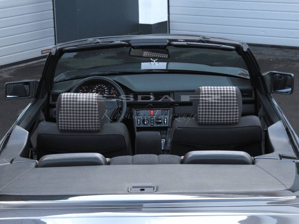 Bild 30/31 von Mercedes-Benz E 200 (1996)