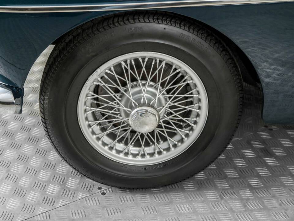 Bild 25/50 von MG MGB GT (1972)