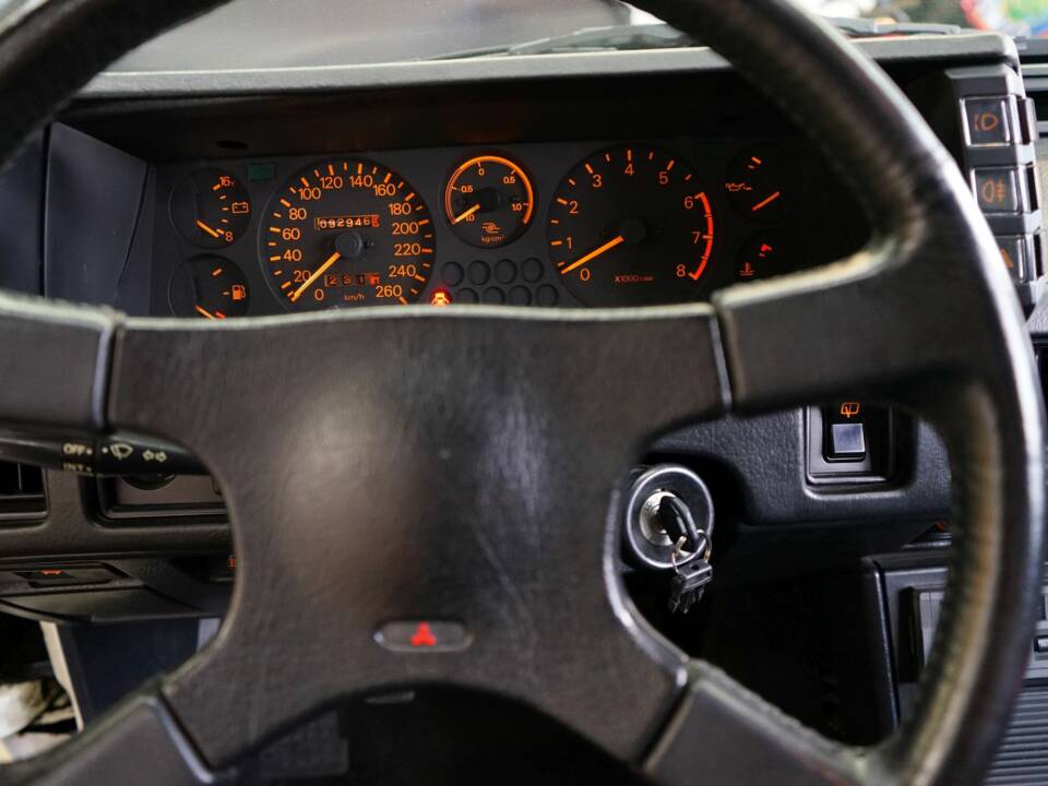 Bild 28/43 von Mitsubishi Starion (1989)