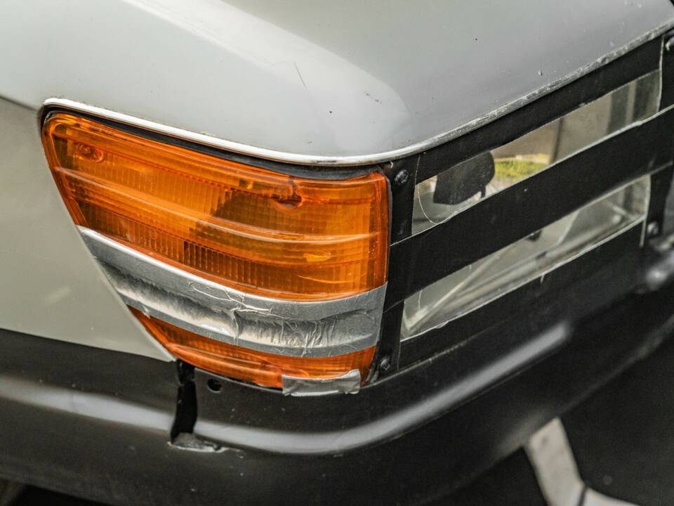 Afbeelding 13/40 van Mercedes-Benz 350 SLC (1973)