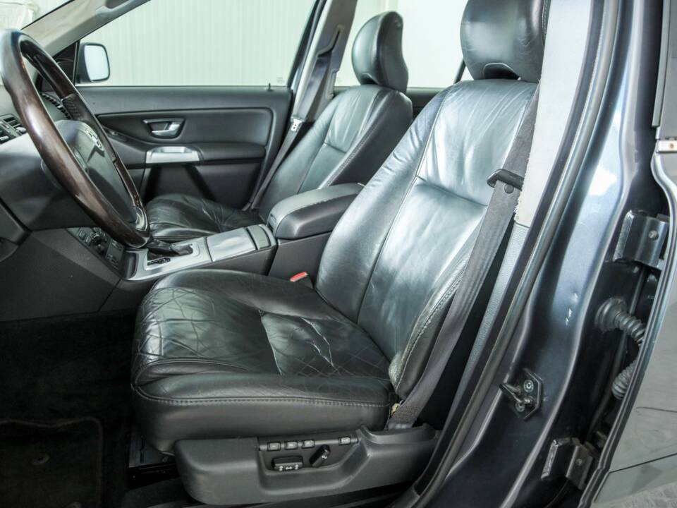 Image 17/43 of Volvo XC90 2.5T (2005)