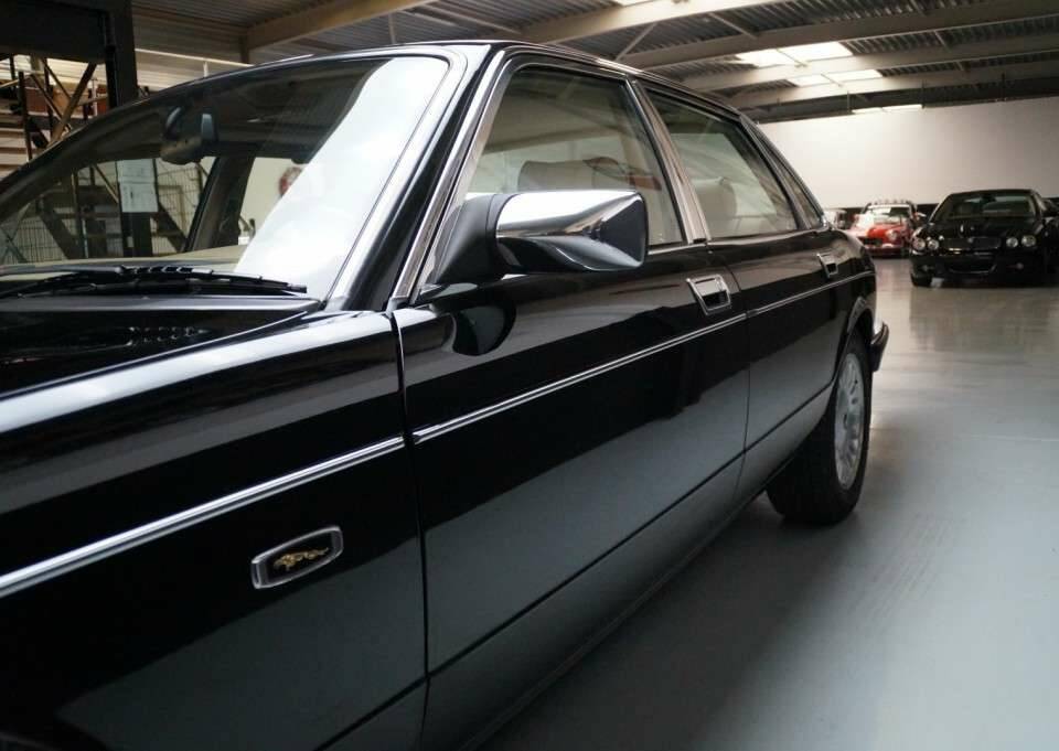 Image 37/47 of Jaguar XJ12 6.0 (1994)
