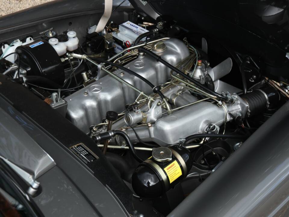 Bild 32/50 von Mercedes-Benz 280 SL (1971)
