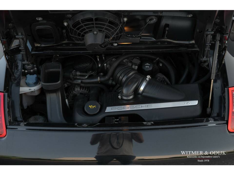 Bild 26/28 von Porsche 911 Carrera 4S (2004)