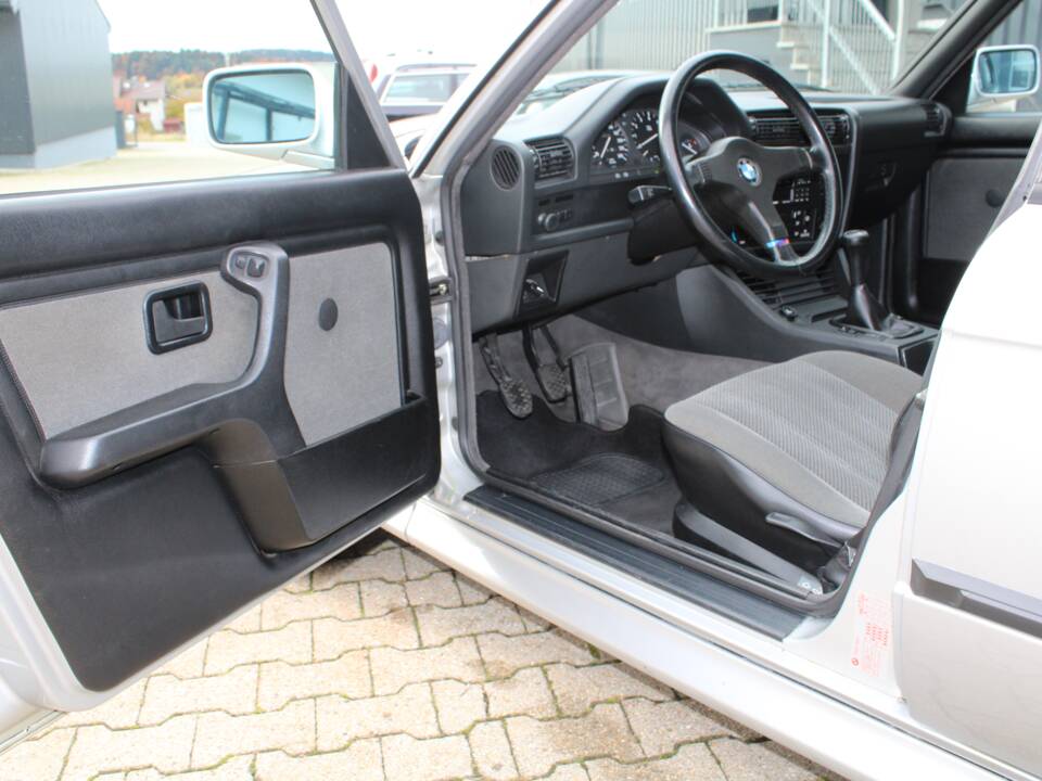 Image 7/32 de BMW 325ix (1990)