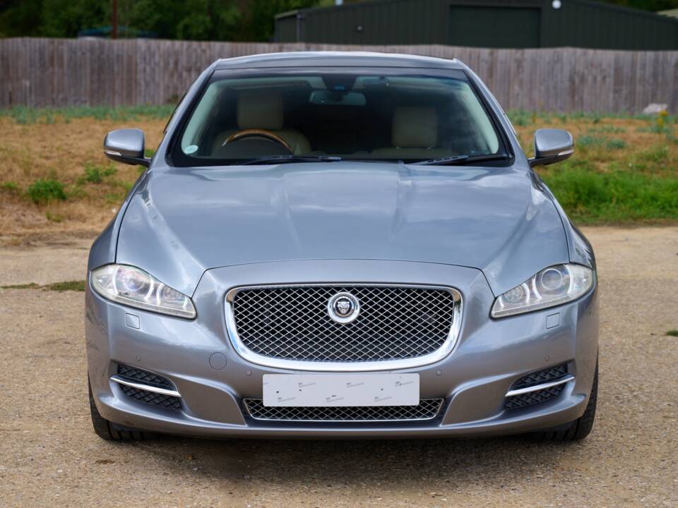 Bild 6/50 von Jaguar XJ 5.0 (2010)