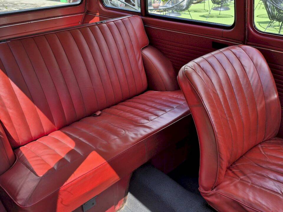 Image 44/63 of Ford Anglia (1965)