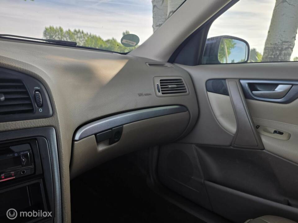 Image 23/39 of Volvo V 70 2.4 (2006)