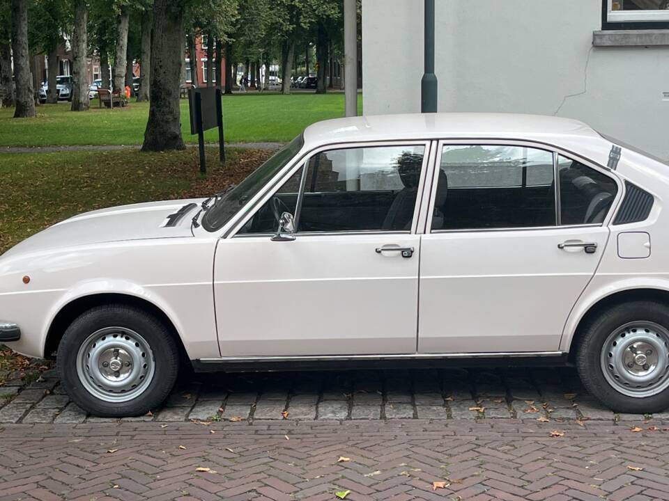 Image 5/17 of Alfa Romeo Alfasud 1.3 Super (1979)