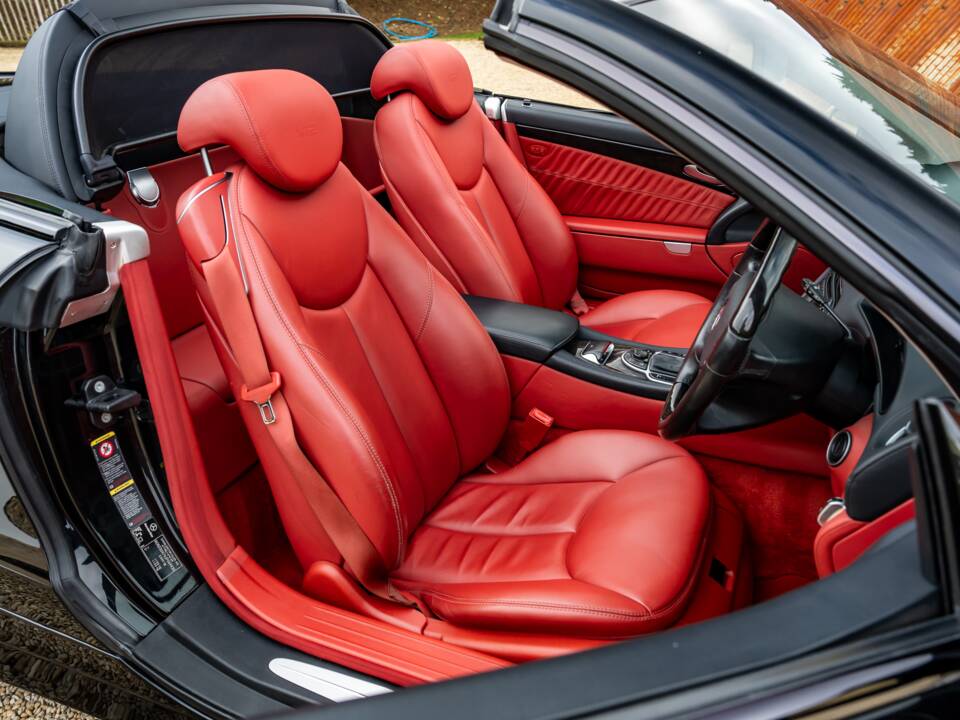 Image 26/47 of Mercedes-Benz SL 600 (2004)