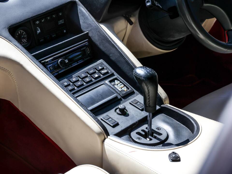 Image 22/26 of Lamborghini Diablo VT (1994)