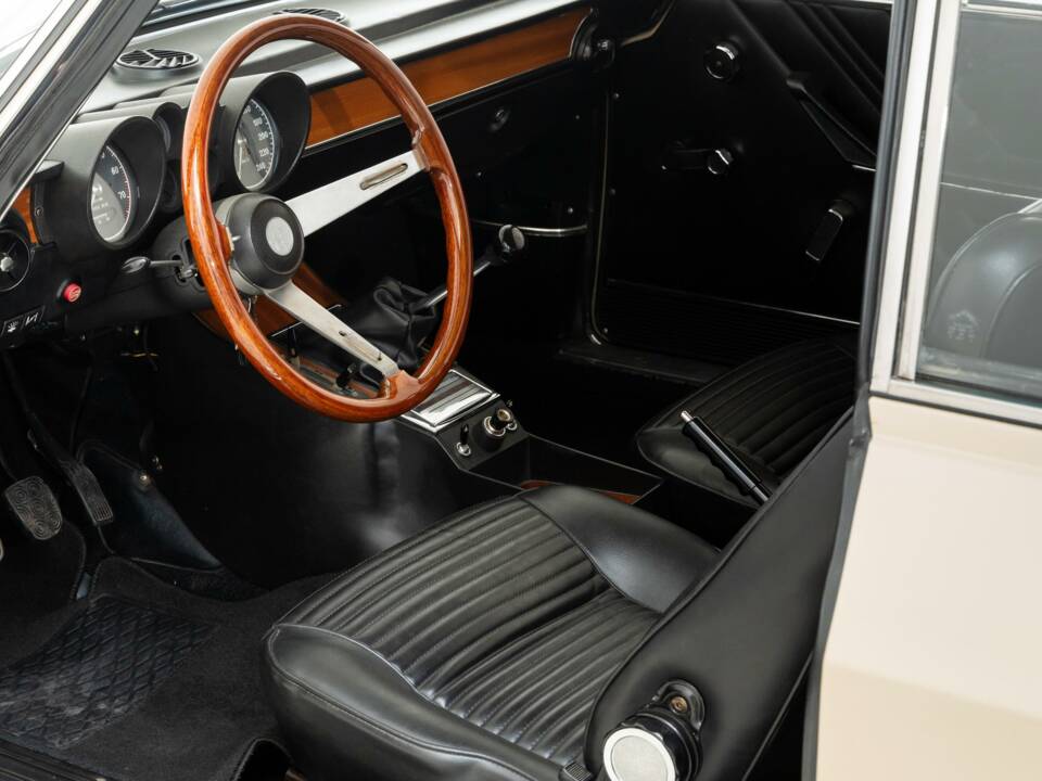 Image 5/5 of Alfa Romeo Giulia GT 1300 Junior (1975)