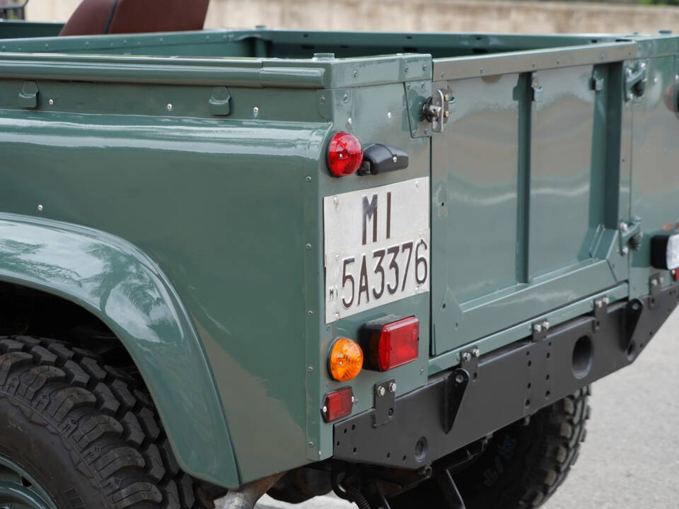 Bild 22/37 von Land Rover 90 (1987)