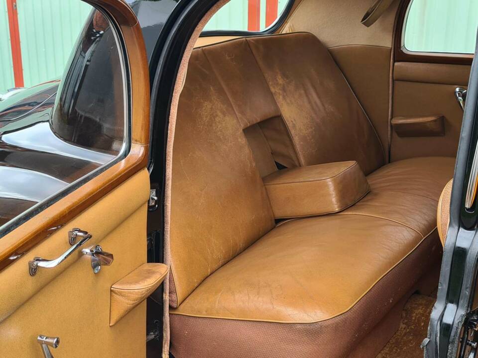 Image 7/17 of Rover 90 (1954)