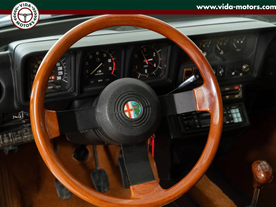 Immagine 12/32 di Alfa Romeo GTV 6 2.5 (1981)