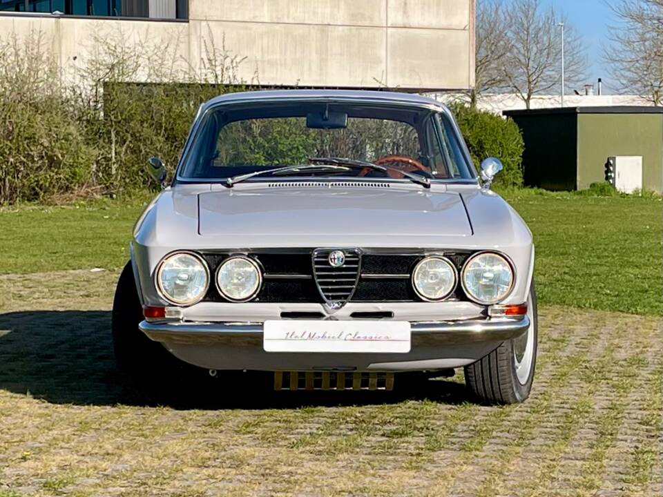 Image 10/47 de Alfa Romeo 1750 GT Veloce (1968)