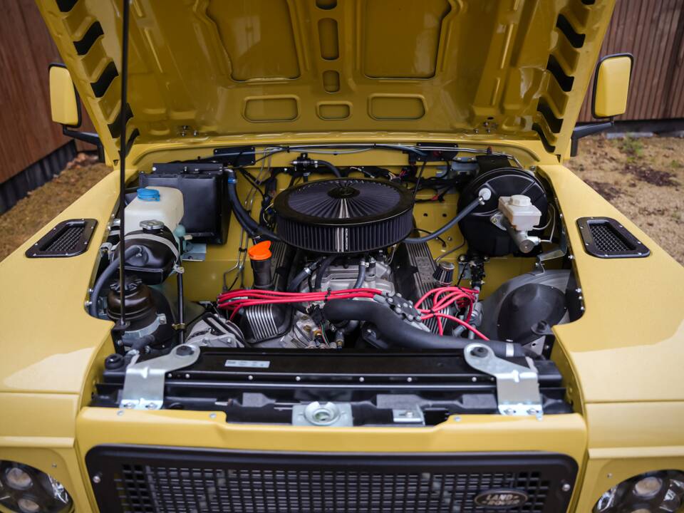 Image 16/28 of Land Rover 90 (1988)