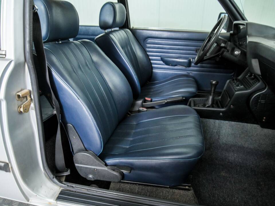 Bild 16/50 von BMW 320i (1981)