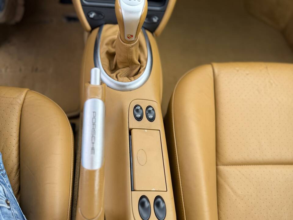 Image 23/42 de Porsche 911 Carrera 4S (2003)