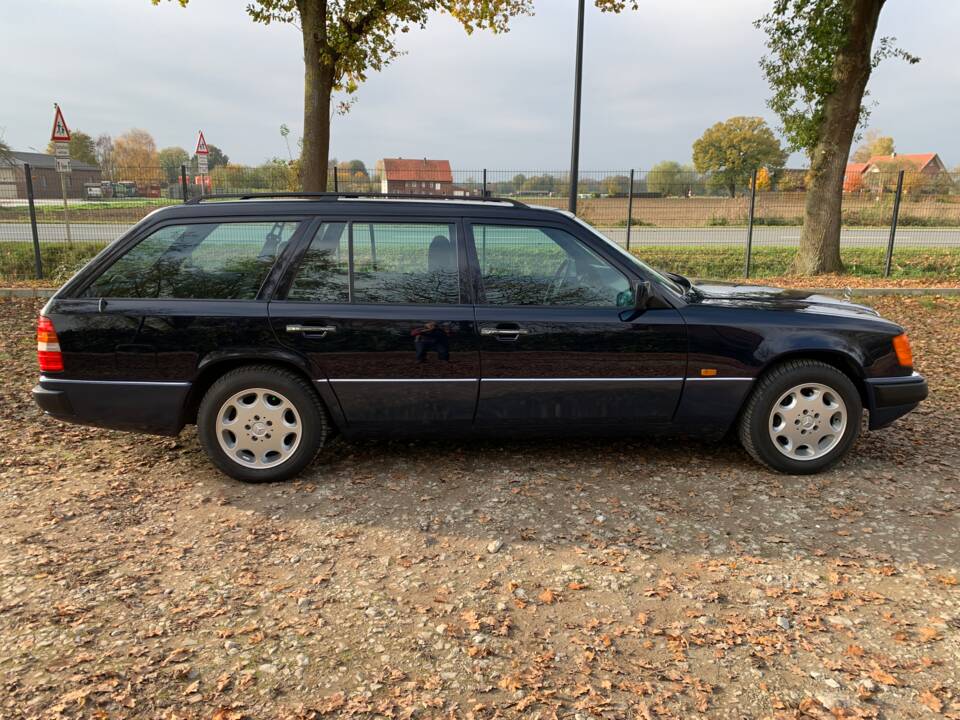 Image 3/149 of Mercedes-Benz 320 TE (1993)