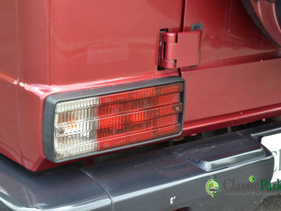 Image 47/49 de Mercedes-Benz 230 GE (SWB) (1993)