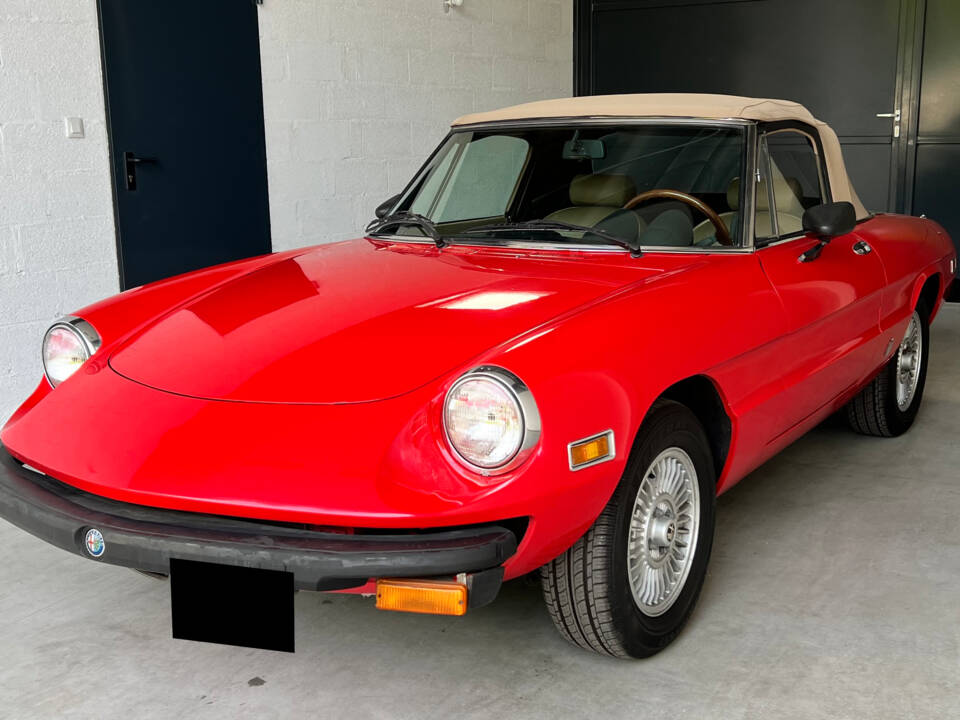Immagine 4/11 di Alfa Romeo 1600 Spider (1978)