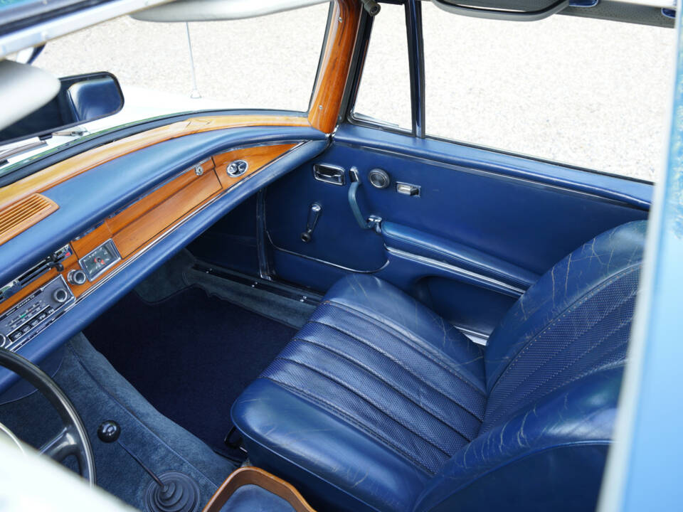 Image 10/50 of Mercedes-Benz 280 SE (1968)