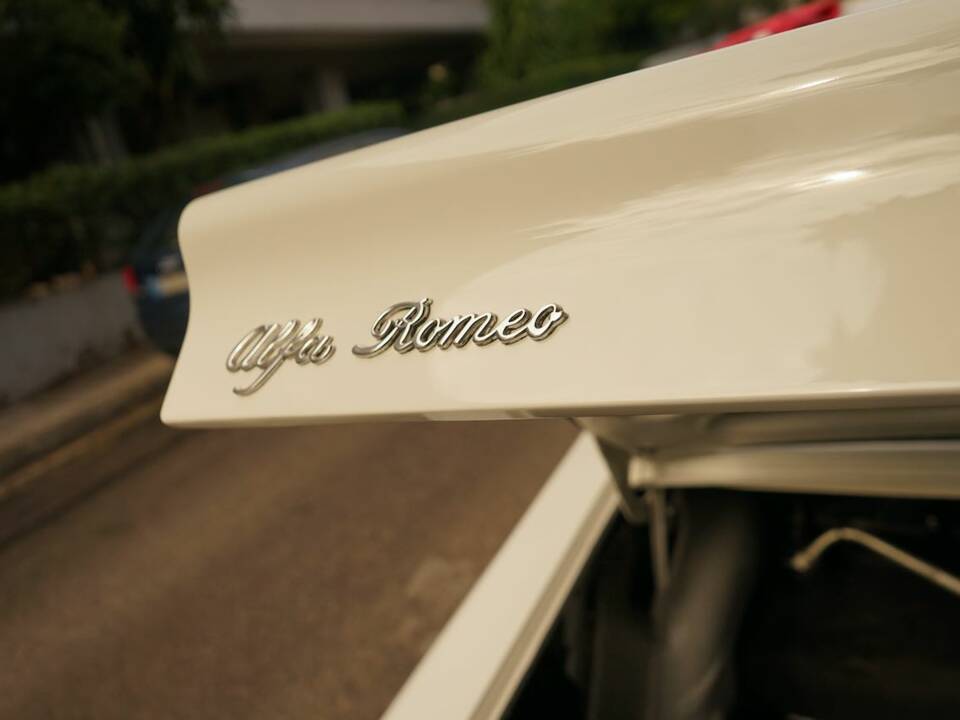 Image 52/100 of Alfa Romeo Giulia Nuova Super 1300 (1977)