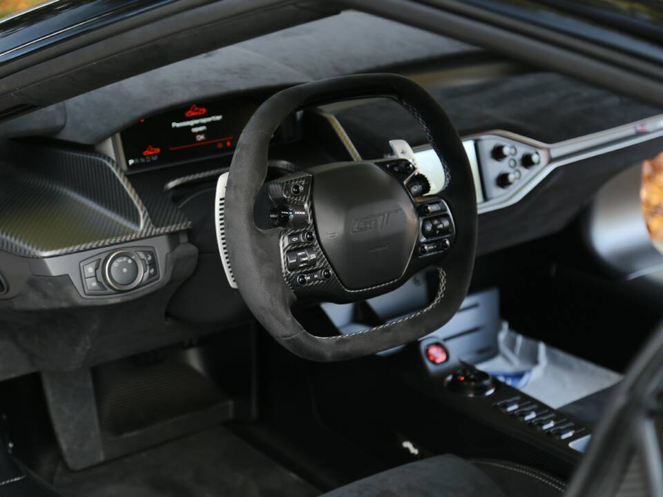 Image 42/50 of Ford GT Carbon Series (2021)