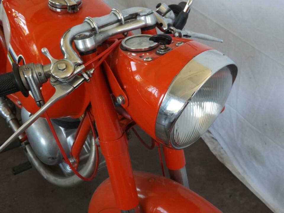 Image 13/50 de Gilera Giubileo 150 (1963)