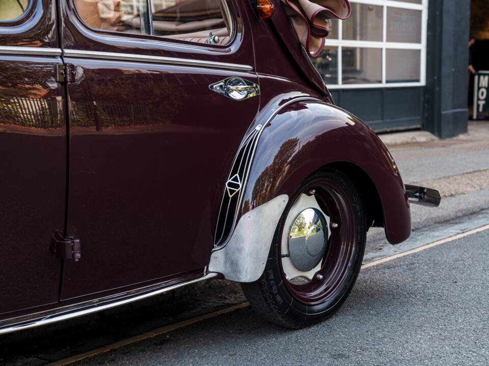 Immagine 16/33 di Renault 4 CV Décapotable (1951)