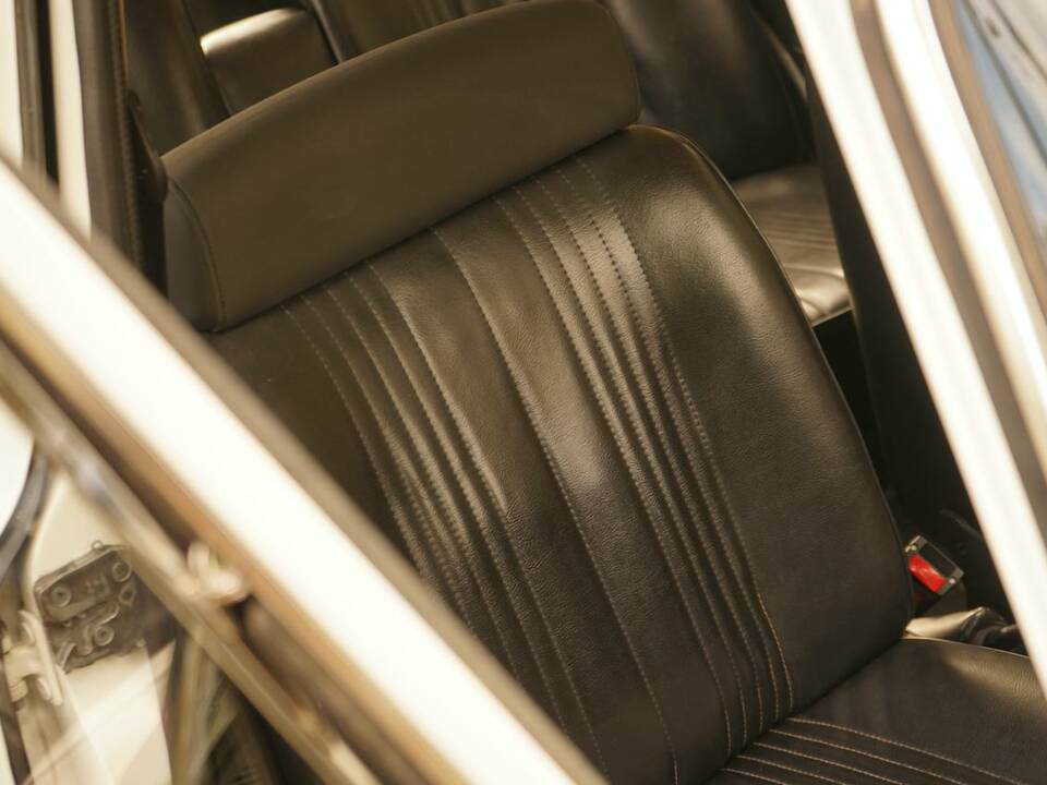 Image 80/100 of Alfa Romeo Giulia Nuova Super 1300 (1977)