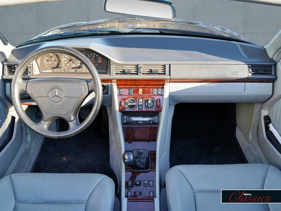 Image 9/27 de Mercedes-Benz E 200 (1995)