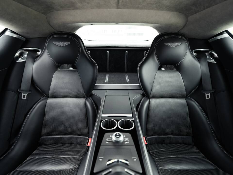 Immagine 26/31 di Aston Martin Rapide S (2014)