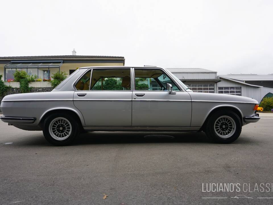 Image 14/76 of BMW 3,3 L (1975)