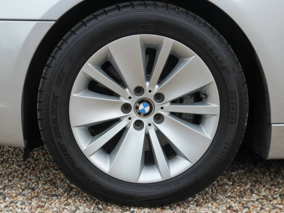 Immagine 23/50 di BMW 750i (2007)