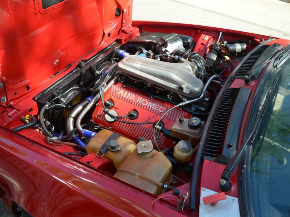 Image 6/15 of Alfa Romeo GTV 6 2.5 (1983)