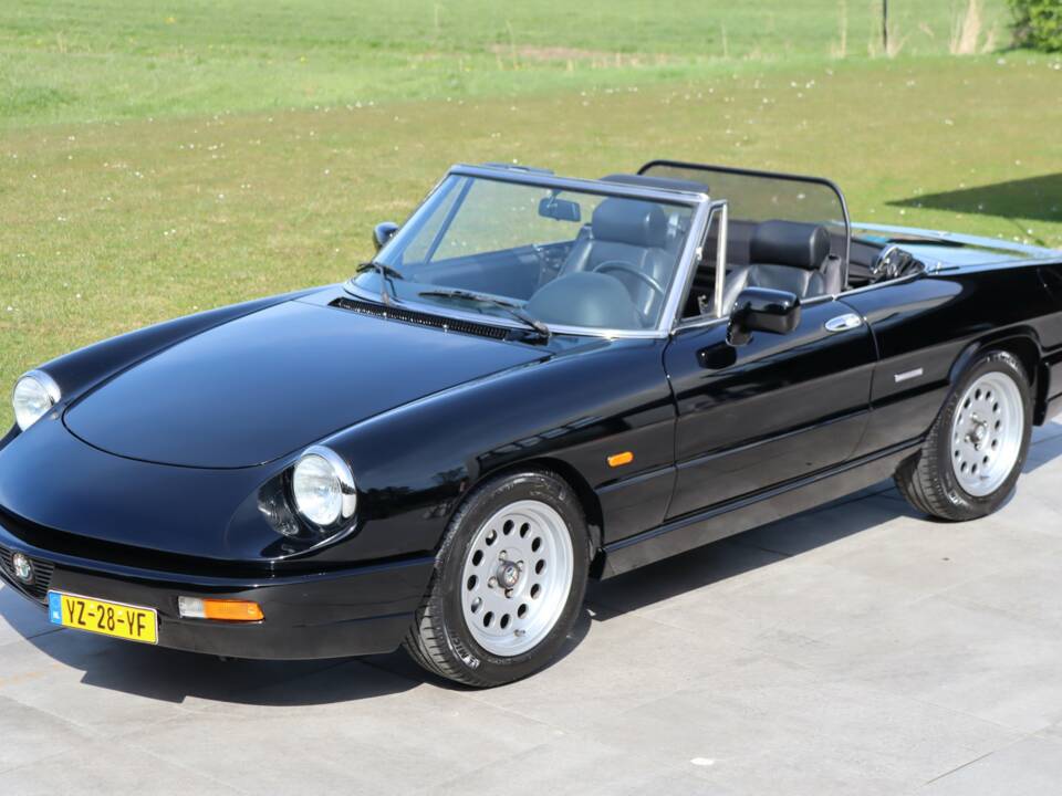 Afbeelding 30/50 van Alfa Romeo 2.0 Spider (1991)