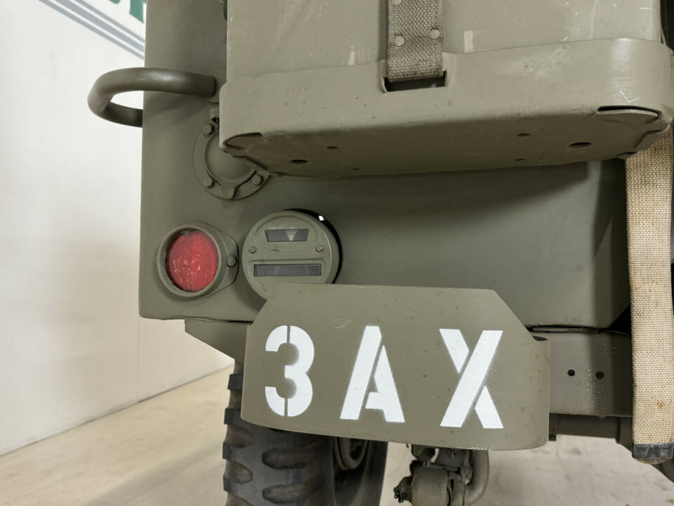 Image 13/32 of Willys MB (1944)