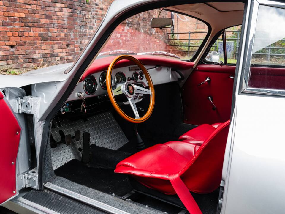 Image 24/48 of Porsche 356 C 1600 (1964)
